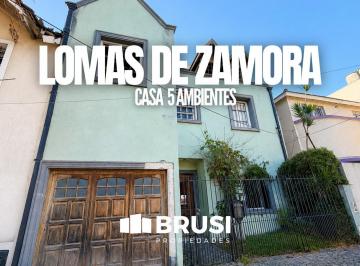Casa · 300m² · 5 Ambientes · 1 Cochera · Casa en Venta en Lomas de Zamora - 5 Ambientes con Playrrom