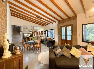 Casa · 298m² · 7 Ambientes · 2 Cocheras · Casa en Venta - 5 Dorm. 3 Baños - Villa Elvira