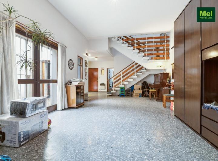 Casa · 285m² · 6 Ambientes · 1 Cochera