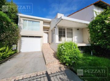 Casa · 159m² · 5 Ambientes · 1 Cochera · Chalet en Venta en Stella Maris. 3 /4 Dorm.. Escritorio, Parque. Garage Doble y Trotadora