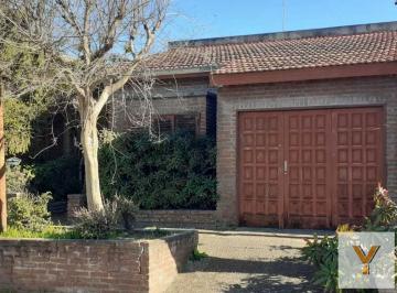 Casa · 127m² · 3 Ambientes · 1 Cochera · Casa en Venta - 2 Dorm. 1 Baño 1 Cochera - La Plata[financiada]