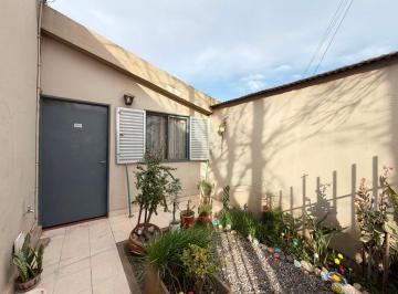 Casa · 80m² · 4 Ambientes · 1 Cochera · Remax/vende/vivienda/3Dorm.