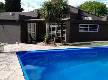 Casa · 180m² · 7 Ambientes · 1 Cochera · Quinta en Francisco Alvarez