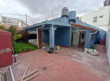 Casa · 70m² · 3 Ambientes · 1 Cochera · Casa de 3 Ambientes en Alquiler en Munro
