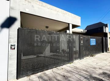 Casa de 5 ambientes, La Matanza · Venta Casa en Lote Propio con Parque y Piscina Villa Luzuriaga - Acepta Permuta!