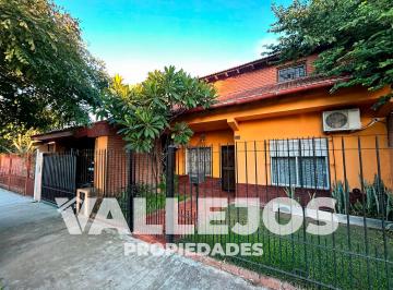 Casa · 225m² · 5 Ambientes · 1 Cochera · Casa 5 Ambientes C/ Cochera | Monte Grande