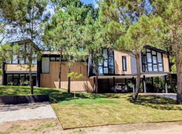 Casa · 342m² · 7 Ambientes · 1 Cochera · Casa en Alquiler La Herradura Pinamar