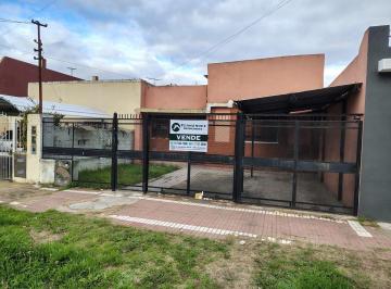 Casa · 80m² · 5 Ambientes · 1 Cochera · Venta Casa a Refaccionar en Villa Dominico