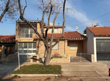 Casa de 7 ambientes, Godoy Cruz · Casa en Alquiler en Barrio San Ignacio con Patio y Churrasquera