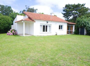 Casa · 90m² · 4 Ambientes · Venta Casa de 4 Ambientes - 35 Entre 98 y 100 - Mar del Sud