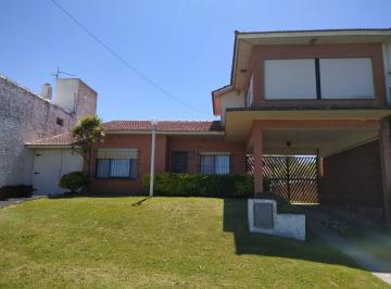 Casa · 196m² · 4 Ambientes · 2 Cocheras · Venta Chalet de 4 Ambientes Mas Depto - Corbeta Uruguay 6900 - Barrio San Jacinto - Mar del Plata