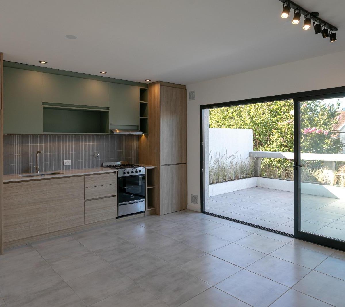 Venta de ph de 2 ambientes, a la calle, con terraza y parrilla