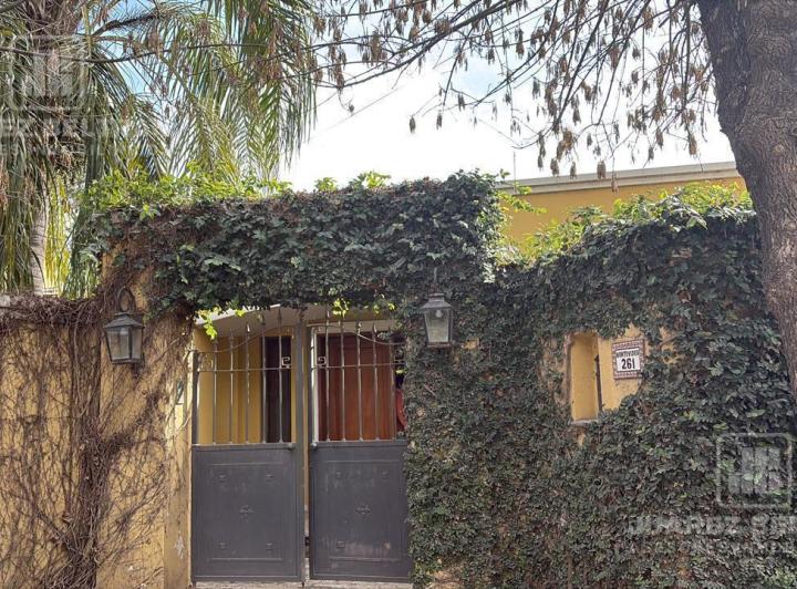 Casa · 350m² · 8 Ambientes · 2 Cocheras