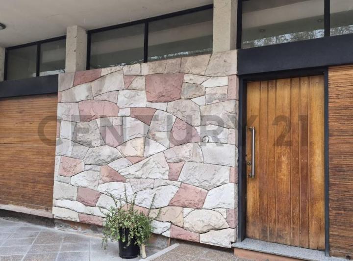Casa · 210m² · 5 Ambientes · 1 Cochera
