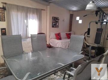 Casa · 250m² · 3 Ambientes · 1 Cochera · Casa en Venta - 2 Dorm. 2 Baños - 300 m² - Necochea