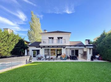 Casa · 220m² · 4 Ambientes · 1 Cochera · Casa Refaccionada a Nuevo, en Alquiler en La Alameda, Nordelta, Tigre