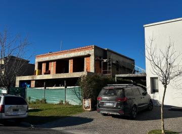 Casa · 342m² · 6 Ambientes · 2 Cocheras · Casa en Venta en Barbarita, General Pacheco, Tigre