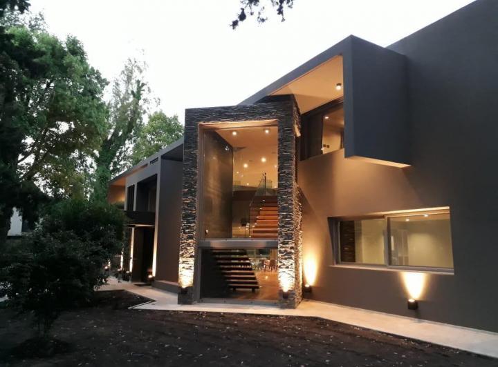 Casa · 680m² · 7 Ambientes