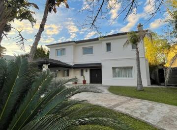 Casa · 260m² · 5 Ambientes · 2 Cocheras · Casa Amoblada de 3 Dorm. en Alquiler en Los Castores, Nordelta, Tigre