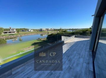 Casa · 221m² · 5 Ambientes · 4 Cocheras · Nev. Casa a La Laguna en San Sebastian con Escritura