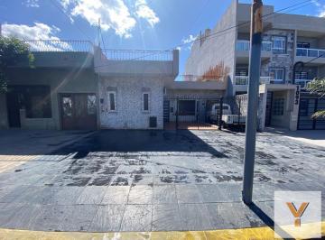 Casa · 95m² · 2 Ambientes · 1 Cochera · Casa en Venta - 1 Dormitorio 1 Baño - Patio y Terraza - 208 m² - Ramos Mejia