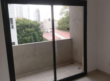 Departamento de 2 ambientes, Berazategui · Departamento Céntrico con Balcón, Contrafrente