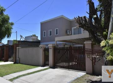 Casa · 235m² · 4 Ambientes · Casa en Venta - 3 Dorm. 3 Baños - 250 m² - Ezeiza