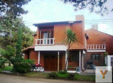 Casa · 180m² · 4 Ambientes · 1 Cochera · Casa en Venta - 3 Dorm. 2 Baños - Cochera - 180 m² - San Bernardo