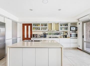 Casa · 290m² · 5 Ambientes · 7 Cocheras · Venta Casa 5 Ambientes en San Benito Villanueva con Salida Al Rio