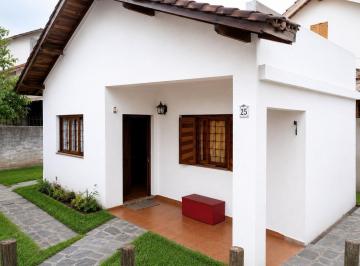 Casa · 100m² · 3 Ambientes · 1 Cochera · Casa de 3 Dorm, en Garin con Jardin, Pileta y Parrilla