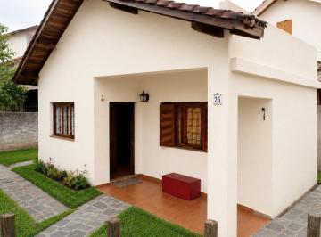 Casa · 100m² · 5 Ambientes · 1 Cochera · Casa de 3 Dorm, en Garin con Jardin, Pileta y Parrilla