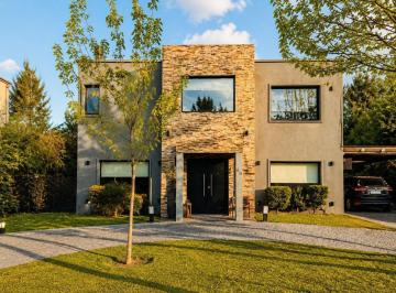 Casa · 190m² · 4 Ambientes · 1 Cochera · Venta | Casa 4 Ambientes | Barrio San Francisco, Villanueva | Gran Balcón | Pileta | Parrilla