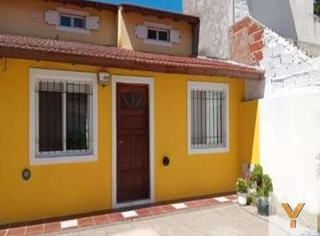 Casa · 98m² · 5 Ambientes · 2 Cocheras · Casa en Venta - 4 Dorm. 2 Baños - Cochera - 140 m² - San Bernardo del Tuyú