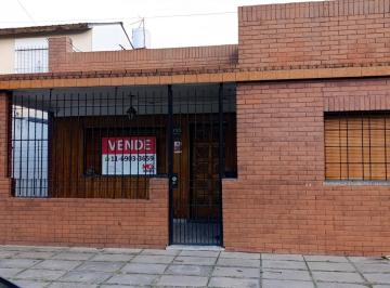 Casa · 205m² · 4 Ambientes · 1 Cochera · Casa 3 Dorm. en El Palomar