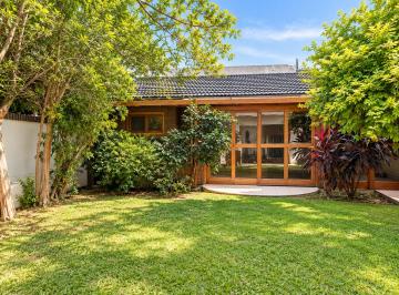 Jardin con quincho amplio y parrilla · Dueño Vende Excelente Casa en Ubicación Privilegiada de Ramos Mejía