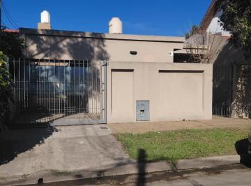 Casa · 70m² · 3 Ambientes · 2 Cocheras · Muy Buena Casa de 3 Ambientes en Venta, en Beccar.
