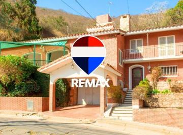 Casa · 400m² · 8 Ambientes · Casa 3 Dorm. Venta Zona Monumento con Pileta