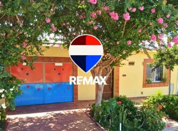 Casa · 186m² · 4 Ambientes · 1 Cochera · Casa 2 Dorm. Venta Barrio La Loma