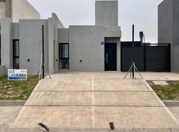 fachada · Casa en Alquiler Docta Urbanización