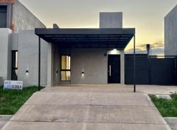 Casa · 360m² · 3 Ambientes · 4 Cocheras · Casa en Alquiler Docta Urbanización