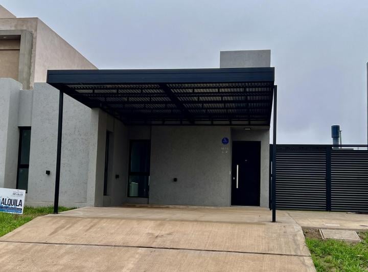 Casa · 360m² · 3 Ambientes · 4 Cocheras