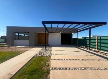 Casa · 184m² · 4 Ambientes · 2 Cocheras · Casa en Venta Barrio Acacias de Terrada