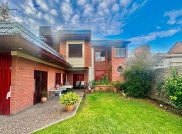 Casa · 180m² · 4 Ambientes · 2 Cocheras · Casa 4 Amb en Venta con Pileta y Parque en Lomas