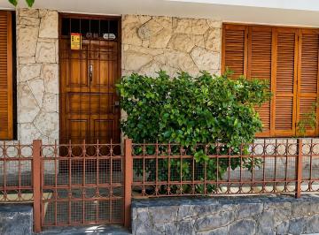 Casa · 145m² · 5 Ambientes · 1 Cochera · Venta de Casa en Godoy Cruz Apta Credito