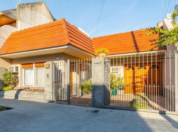 Casa · 150m² · 4 Ambientes · 1 Cochera · Venta Casa 4 Amb Pileta y Quincho Ramos Mejía