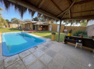 Casa · 77m² · 3 Ambientes · 1 Cochera · Casa con Jardin y Pileta en Parque Vernazza