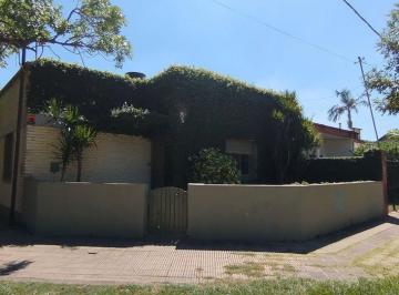 Casa · 128m² · 4 Ambientes · 1 Cochera · Remax Vende Casa de 3 Dorm. en Santo Tome