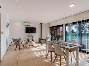 Casa · 70m² · 3 Ambientes · 1 Cochera · Casa en Venta en La Plata