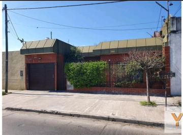 Casa · 230m² · 4 Ambientes · 1 Cochera · Casa en Venta - 3 Dorm. 2 Baños - Cochera - 300 m² - San Justo, La Matanza