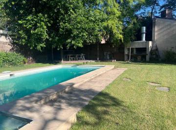Casa · 240m² · 4 Ambientes · 3 Cocheras · Casa 6 Amb en Venta en Hurlingham, Pileta